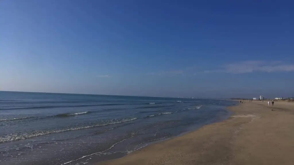 Hérault : en direct de La-Grande-Motte où le soleil brille généreusement !