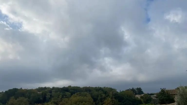 Petites averses en cours sur le Piémont Cévenol, belles éclaircies ailleurs