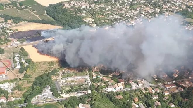Feux de forêt : plusieurs incendies en cours dans le Gard et l’Hérault, la situation à 19h45 :