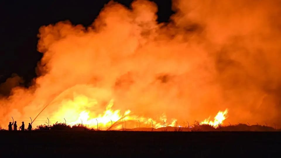 Incendie dans le Gard : un pompier grièvement brûlé au visage à Aubais