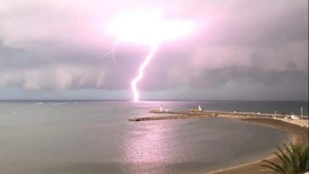 Orages : près de 10 000 décharges de foudre enregistrées ce matin