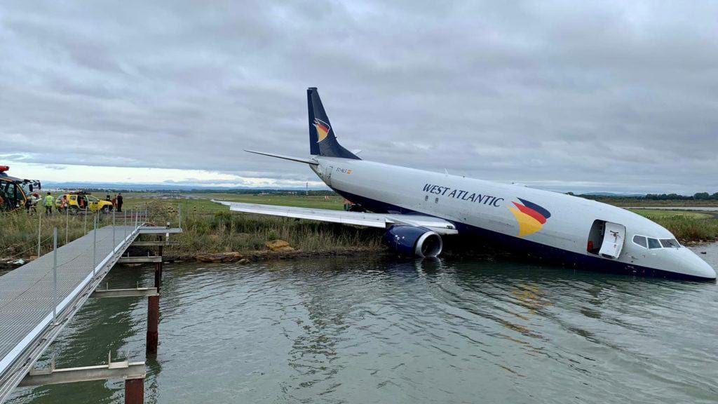 Aéroport de Montpellier : découvrez les photos du Boeing qui a terminé son atterrissage dans l’étang de Mauguio