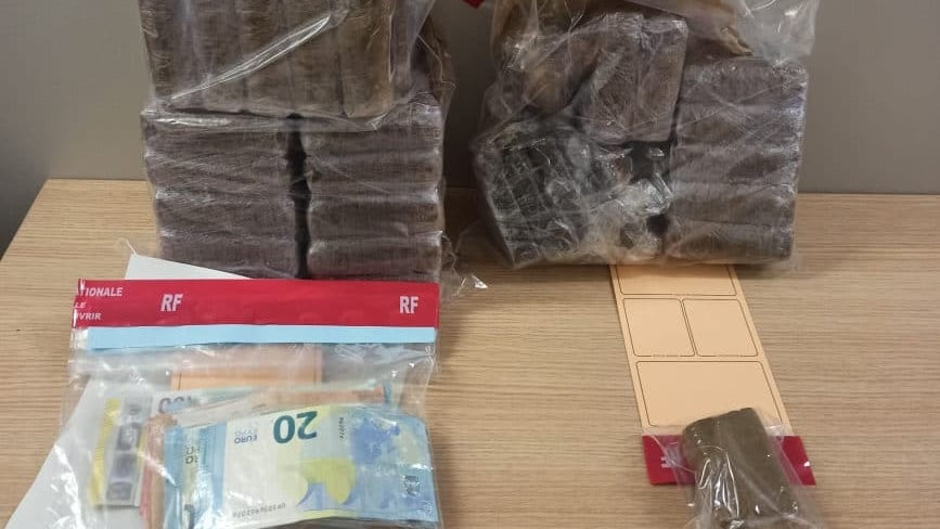 Hérault : un point de deal démantelé à Montpellier, 4 kilos de « shit » et du cash saisis par la police