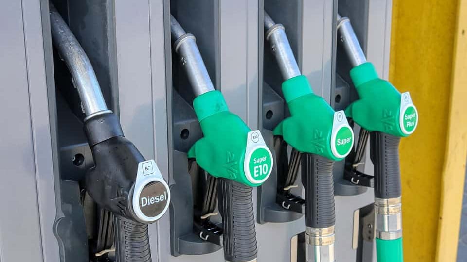 Carburant : avec la baisse des aides à la pompe, le gasoil va repasser à deux euros