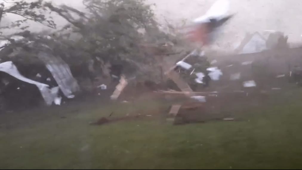 Météo : les images impressionnantes de l’arrivée d’une tornade dans le Pas-de-Calais ce dimanche