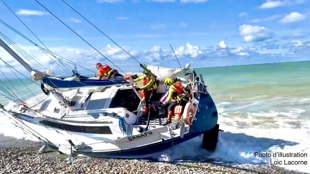 Grau-du-Roi : un bateau s’échoue, son capitaine retrouvé ivre et nu à son bord