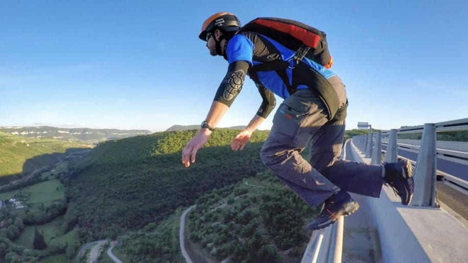 Drame : son parachute ne s’ouvre pas, un base-jumper se tue depuis le viaduc de Millau