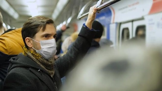 Santé : vers un retour du masque dans les transports ?