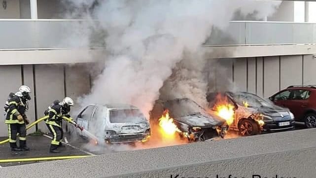 Béziers : 3 voitures en feu ce mercredi matin dans le parking d’une résidence