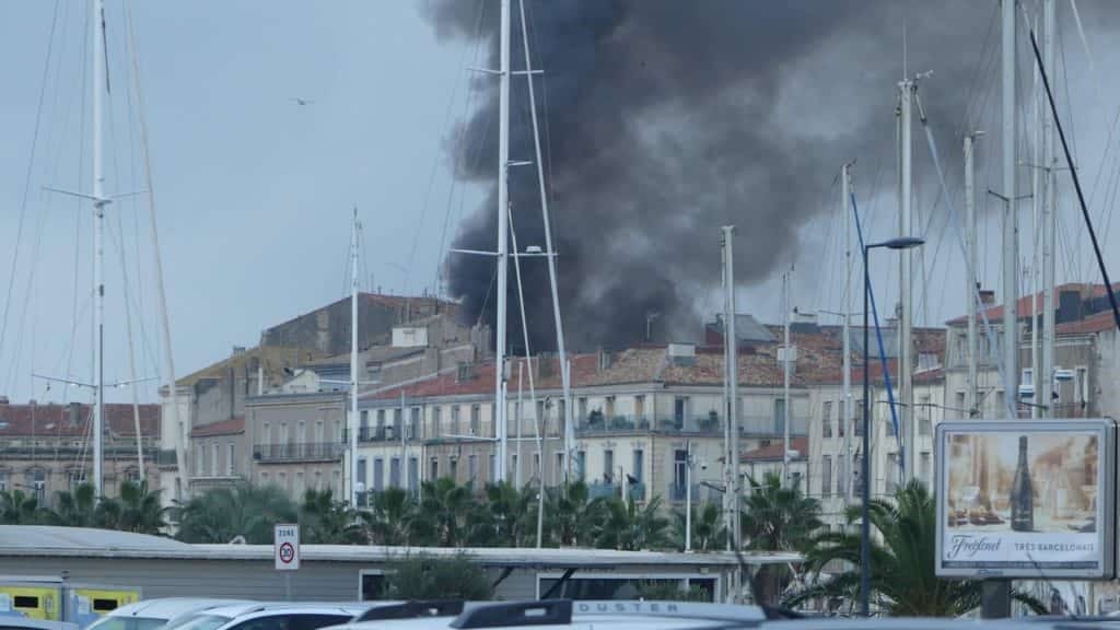 Hérault : un violent incendie se déclare dans un immeuble à Sète