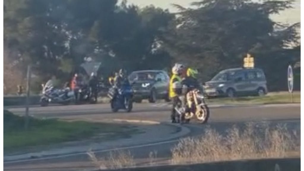 Gard : action surprise des motards en colère, circulation bloquée entre Aimargues et l’A9