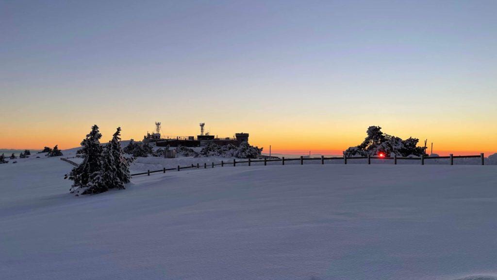 Gard : magnifique lever de soleil ce matin au sommet du Mont-Aigoual