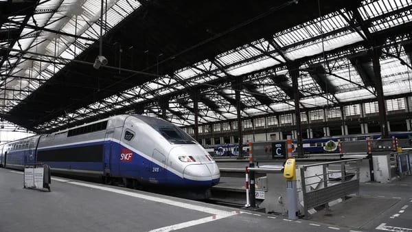Grève SNCF : 200 000 voyageurs sans train pour Noël