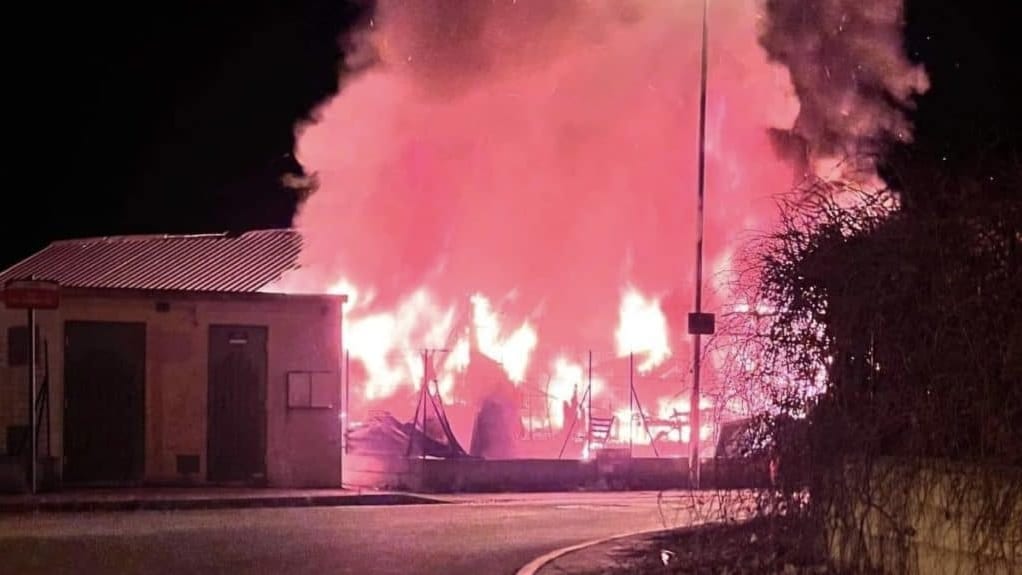 Hérault : une caravane s’enflamme, un chien retrouvé mort