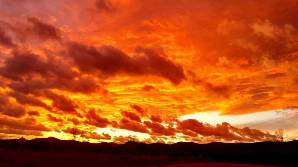 Météo : spectaculaires photos du « ciel de feu » hier soir sur la région