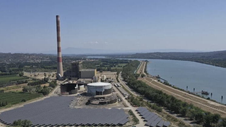 Gard : l’impressionnante cheminée d’Aramon bientôt détruite
