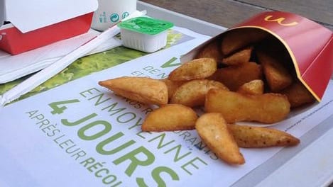 Fast-food : McDonald’s va remplacer les potatoes par des frites de légumes !