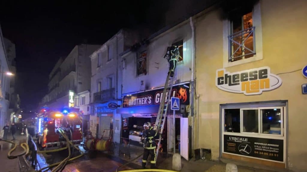 Montpellier : un important incendie se déclare en centre-ville, un snack détruit