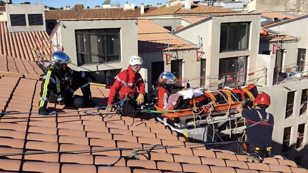 Nîmes : un ouvrier se blesse sur un toit, le GRIMP intervient