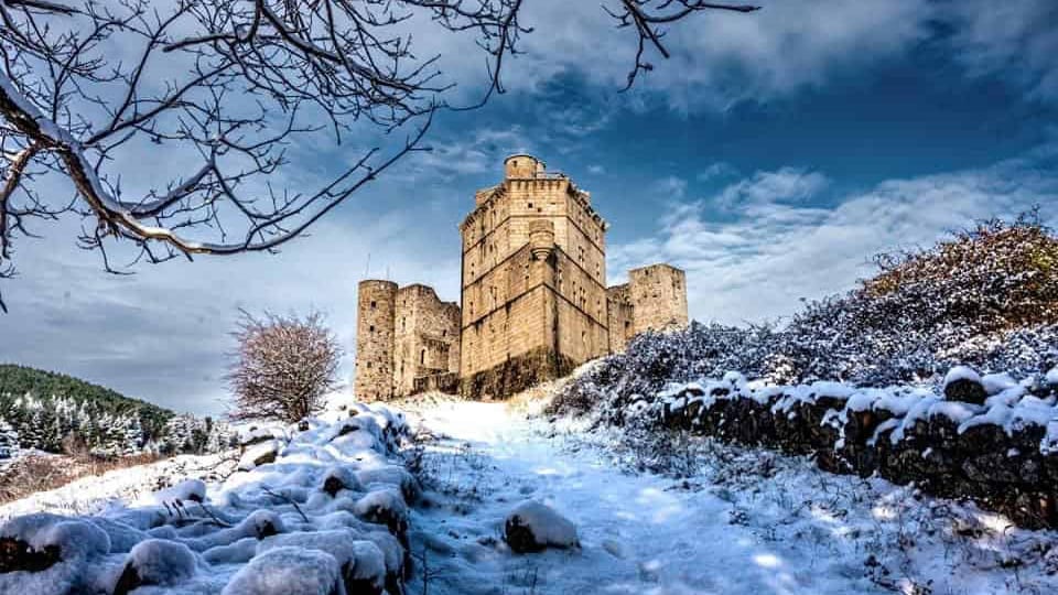 Gard : les superbes images du château de Portes sous la neige
