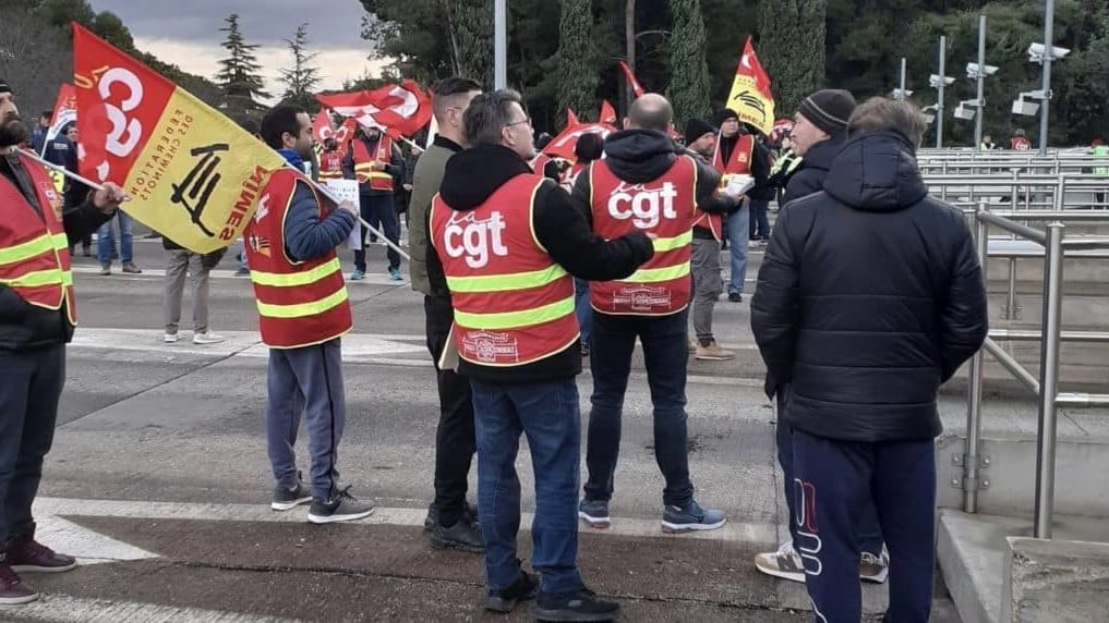 Nîmes : manifestation des syndicats au niveau du péage de Nîmes Ouest de l’autoroute A9