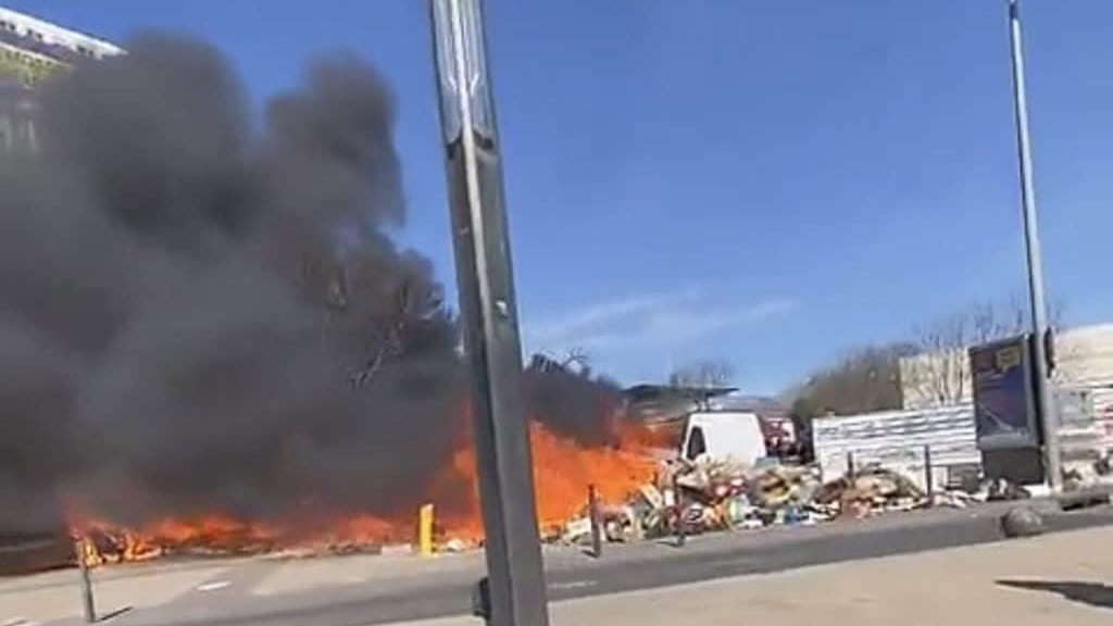 Montpellier : un feu d’ordures se propage à des véhicules