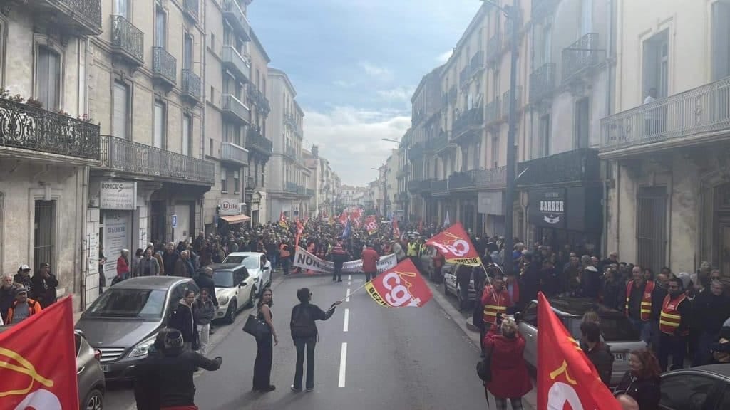 Hérault : environs 15 000 personnes manifestent dans les rues de Béziers