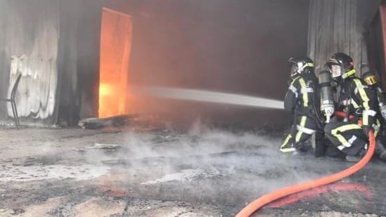 Beaucaire : le toit d’un commerce en feu ce dimanche soir