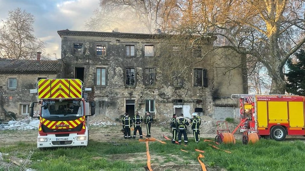Pont Saint Esprit : les premières images du château des Bruyères touché par un incendie