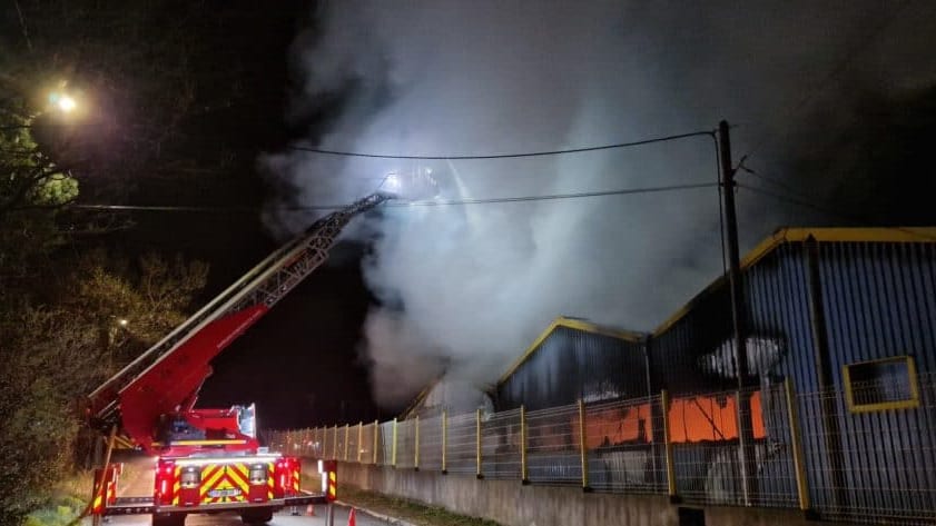 Gard : un  feu se déclare dans un bâtiment à proximité de cuves de gaz à Alès
