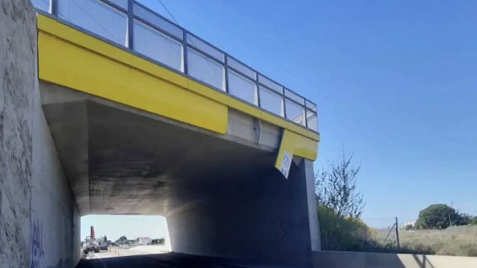 Gard : un camion heurte un pont entre Aimargues et Codognan