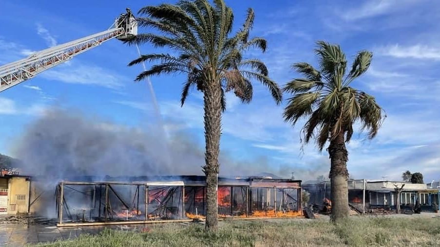 Grau du Roi : un virulent incendie détruit deux restaurants de Port Camargue