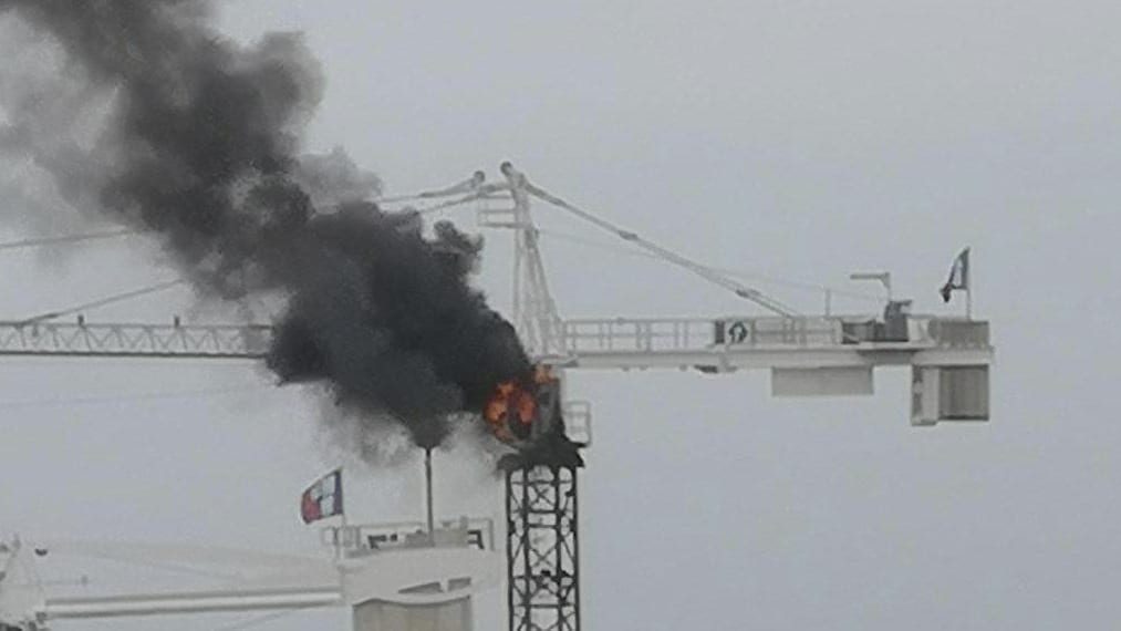 Agglo de Montpellier : à Castries, un spectaculaire incendie se déclare en haut d’une grue