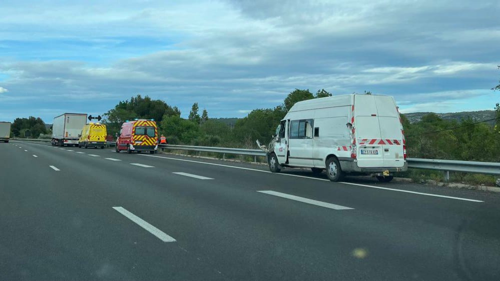 Autoroute A9 : accident entre un poids lourd et une fourgonnette SNCF dans le secteur de Narbonne