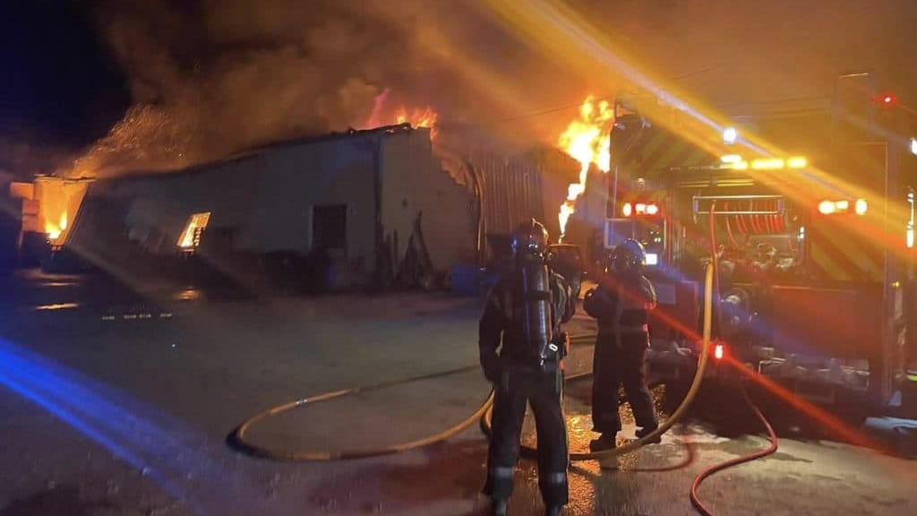 Gard : un hangar agricole totalement détruit par les flammes ce mardi soir