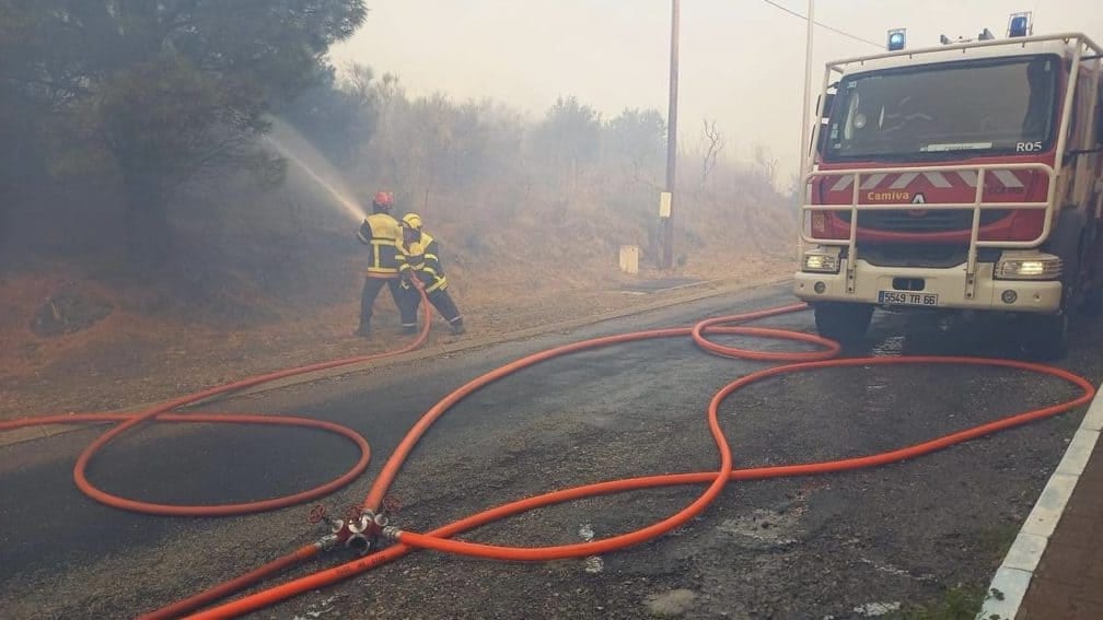 Pyrénées-Orientales : le feu a déjà ravagé 320 hectares, des évacuations sont en cours à Cerbère