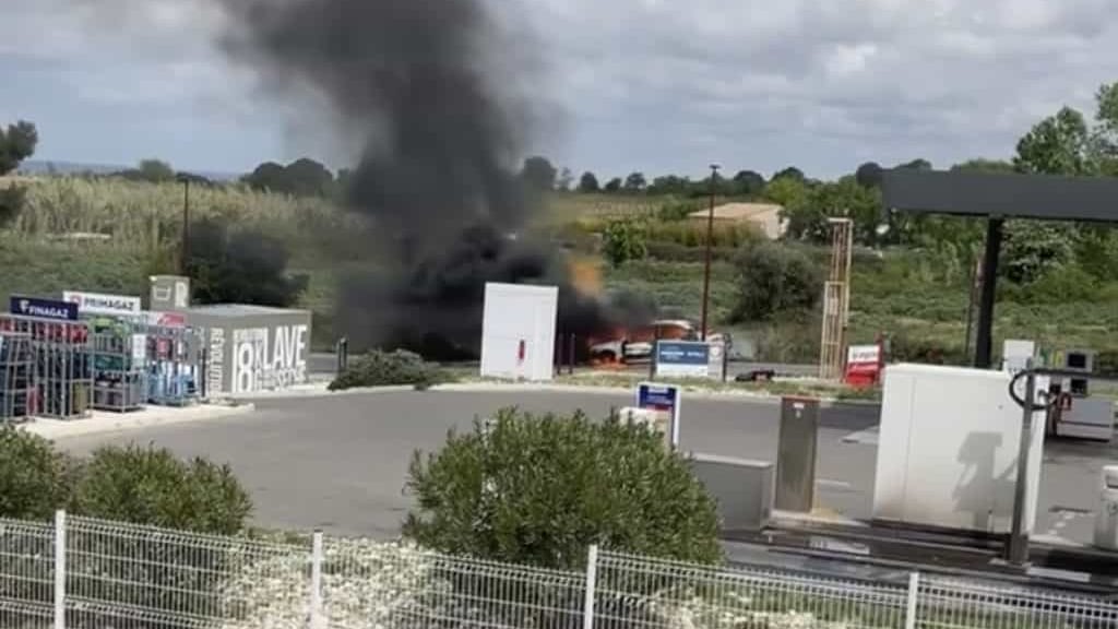 Gard : véhicule et conduite de gaz en feu, 40 personnes confinées dans un centre-commercial