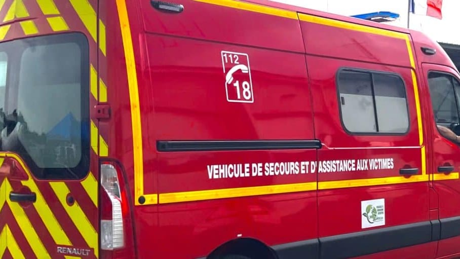 Nîmes : deux blessés, dont un grièvement, dans un accident entre un deux roues et une voiture