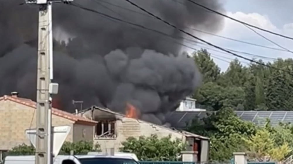 Gard : un important feu détruit un hangar, plus de 40 sapeurs-pompiers mobilisés