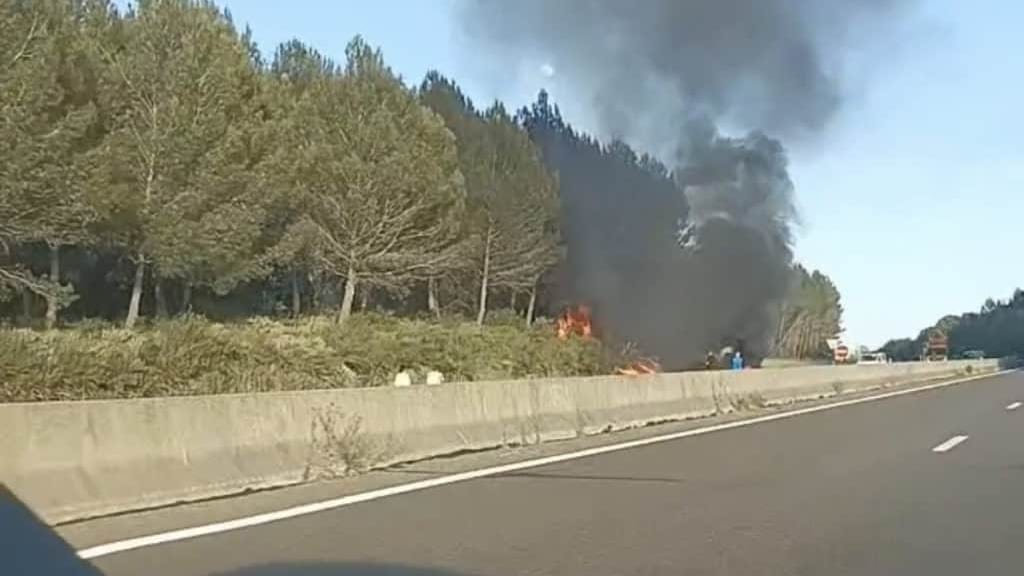 Gard : un véhicule en feu signalé sur la RN106 entre Nîmes et Alès