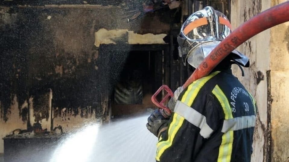 Gard : le corps d’un homme retrouvé sans vie après l’incendie de son appartement