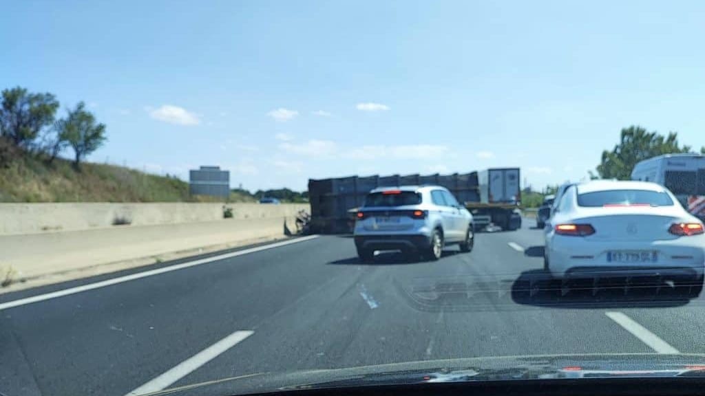 Autoroute A9 : accident en cours près de Lunel, un camion couché sur les voies