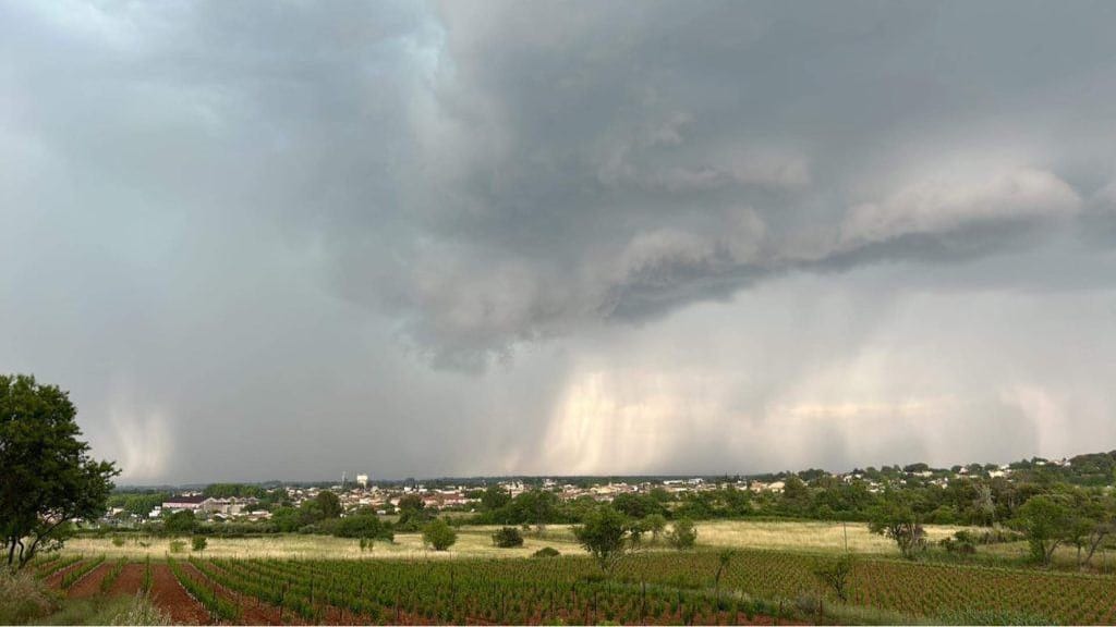 Météo : des orages loc. forts et accompagnés de grêle éclatent dans le Gard ce lundi