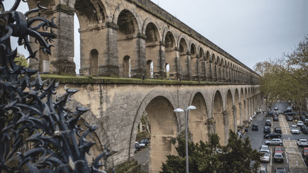 Drame à Montpellier : Un jeune homme se suicide en se jetant de l’aqueduc des Arceaux