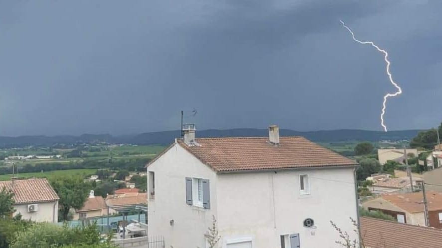 Météo : de forts orages éclatent sur une grande partie du Gard et de l’Hérault