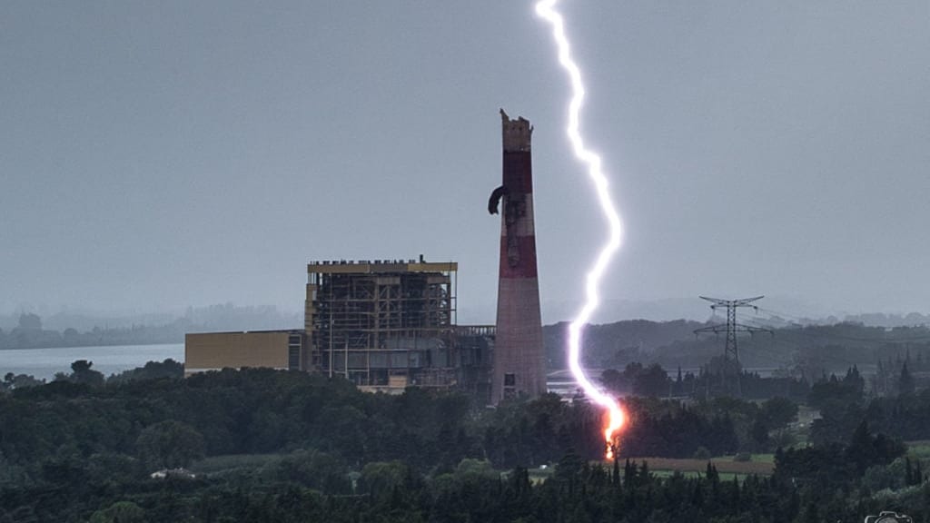 Météo : les photos impressionnantes de la foudre à Aramon