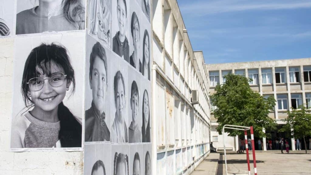 Nîmes : Une fresque de portraits pour mettre en valeur l’Ecole Georges Bruguier