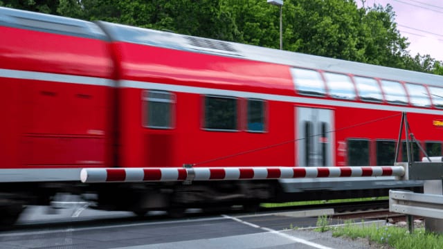 Gard : une adolescente à vélo perd la vie après avoir été percutée par un train à Manduel