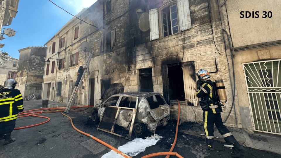 Saint-Gilles : un feu de voiture se propage à une conduite de gaz, puis à des habitations