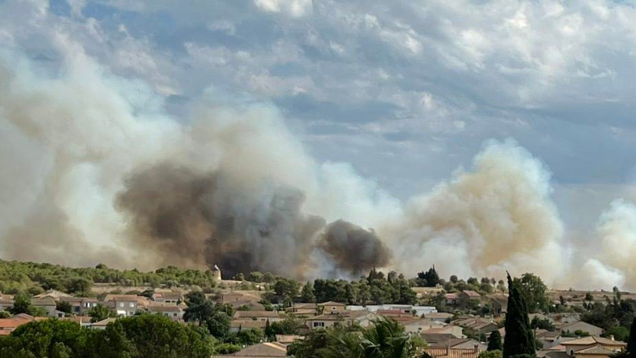 Incendie : un virulent feu mobilise d’importants moyens terrestres et aériens entre l’Hérault et l’Aude
